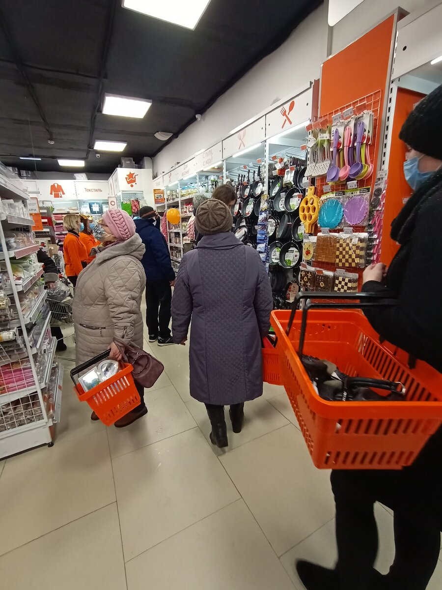 Фирменный оранжевый цвет магазина 