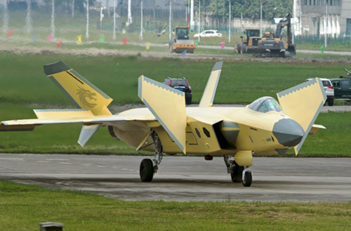 Китайский истребитель пятого поколения Chengdu J-20