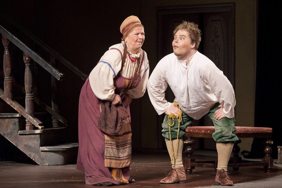 Сцена из спектакля Государственного Академического Малого Театра России.