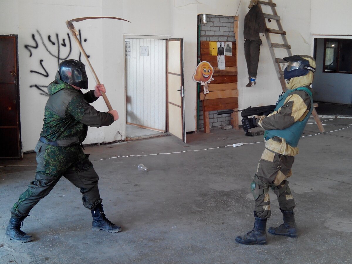 просто шуточное фото, сделанное в перерыве между боёвками