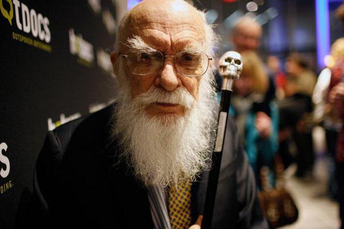 Джеймс Ренди иллюзионист, создавший одноименный фонд и предложивший деньги за доказанные чудесные способности