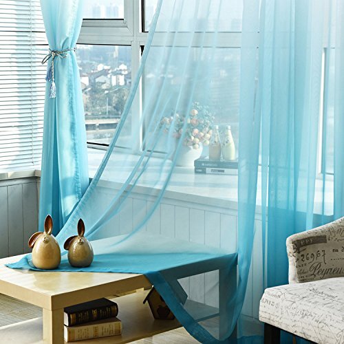 Небесный колер ассоциируется с бескрайним, чистым небом, он наполняет пространство комнаты лёгкостью