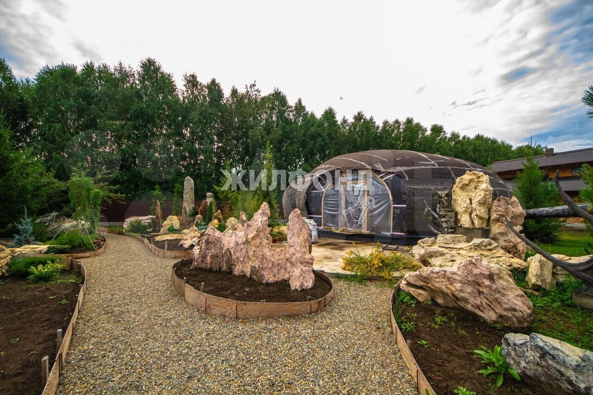 Усадьба с парком камней в Барнауле