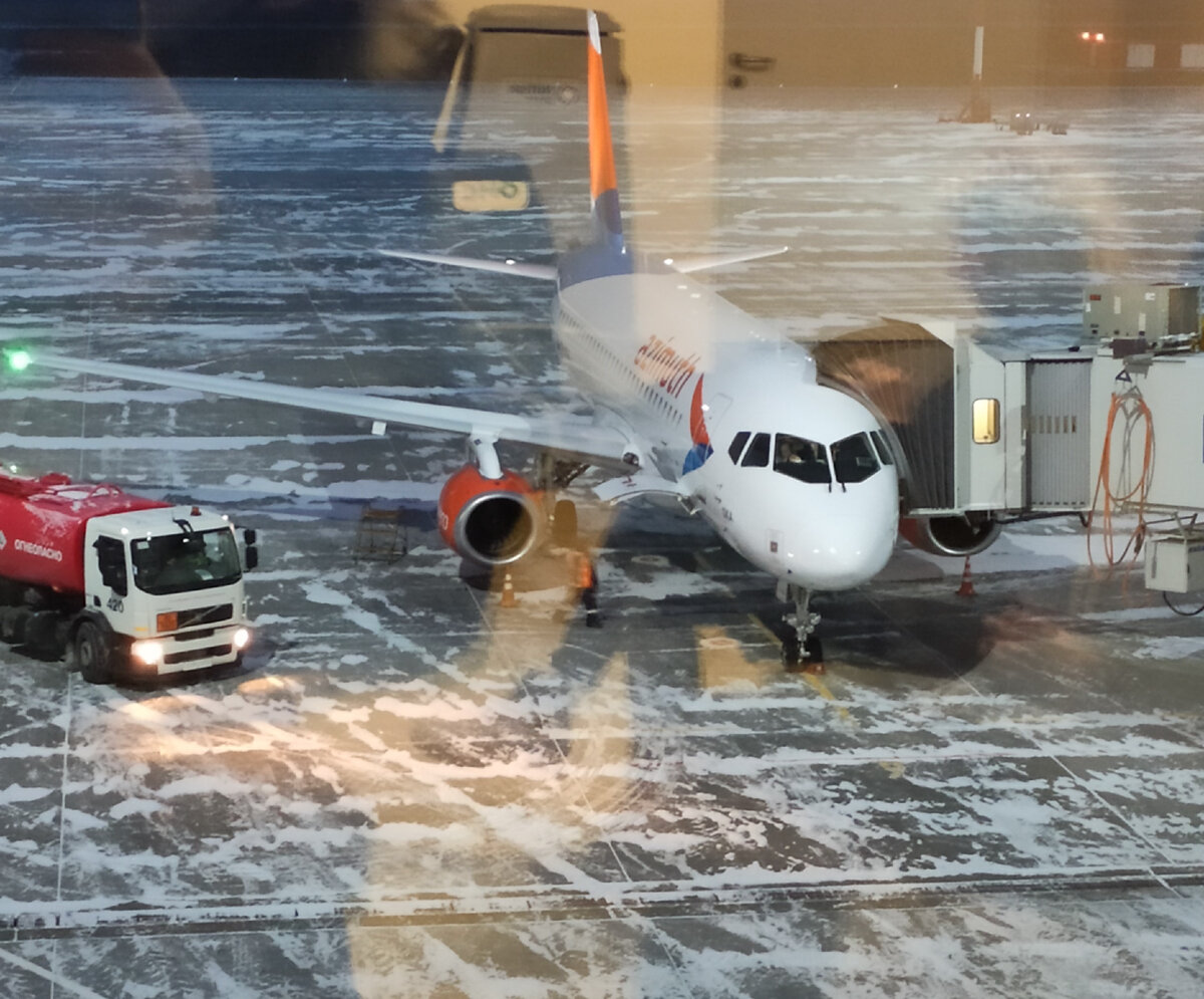 Самолет SSJ-100