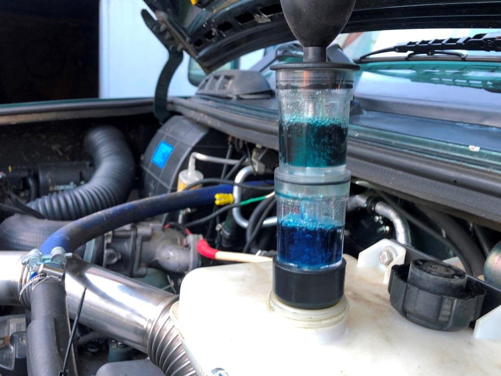 Тест на наличие в ож, выхлопных газов. Цвет реагента сменился на зеленый-выхлопные газы, попадают в ож