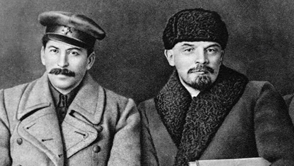 Иосиф Сталин и Владимир Ленин
