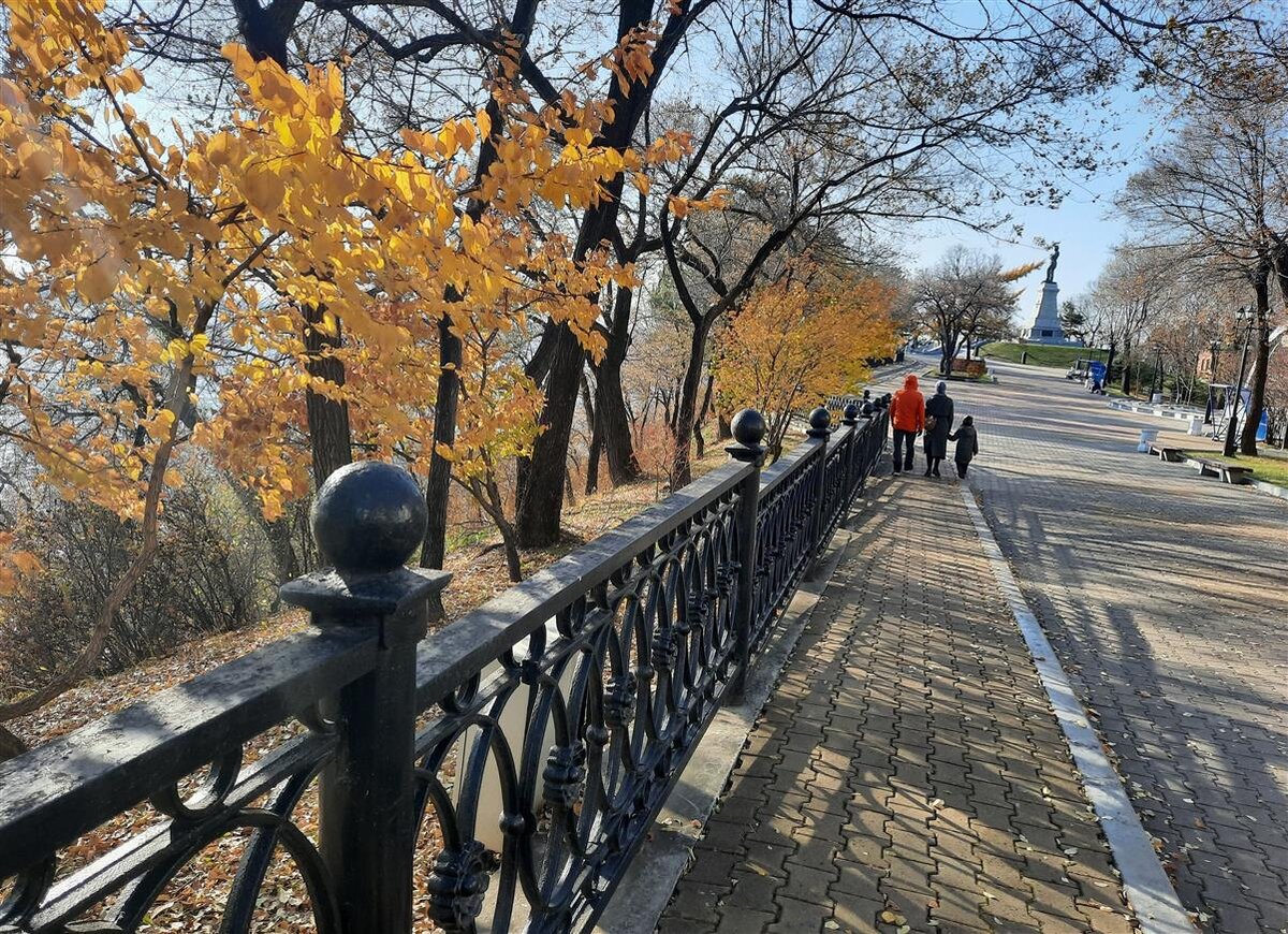 Верхняя набережная. Фото автора.