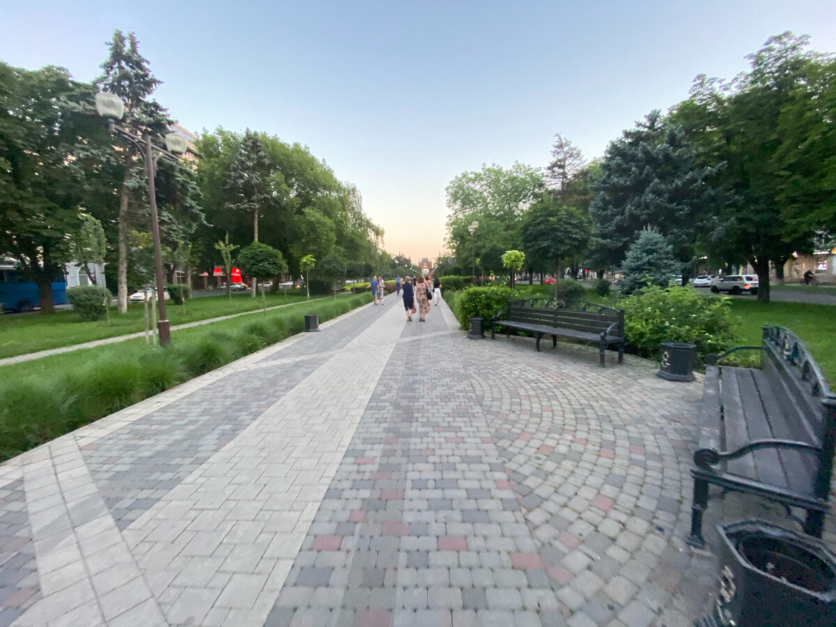 Краснодар. Пешеходная улица в центре города. Улица Красная