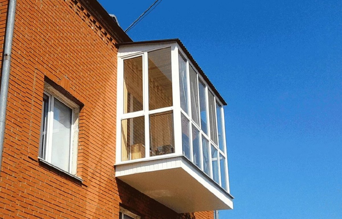 Балконы чита. Пластиковая лоджия. Остекление балконов. Пластиковый балкон. Французское остекление балкона.