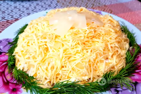 Салат с куриным филе и ананасом 