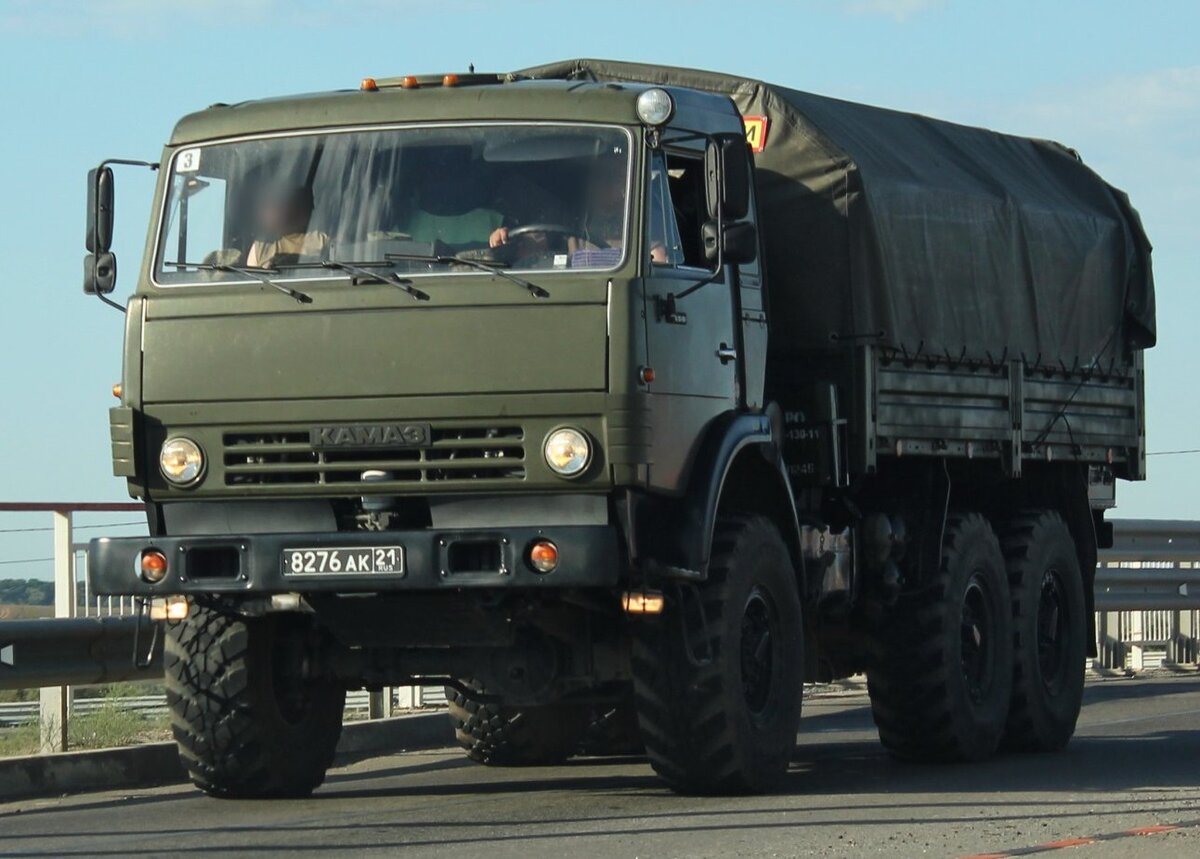 КамАЗ-5350 спереди