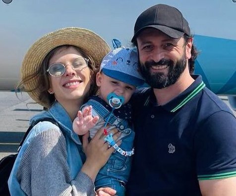     «Лев Ильич впервые в жизни совершил авиаперелет!»: Лиза Арзамасова увезла сына из Москвы