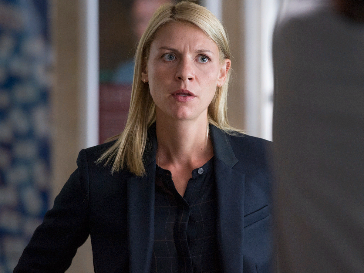 Клэр беннет герои. Мир юрского периода 1 клер. Клэр герхсрдштайн. Смотря клэр. Клэр редфилд.