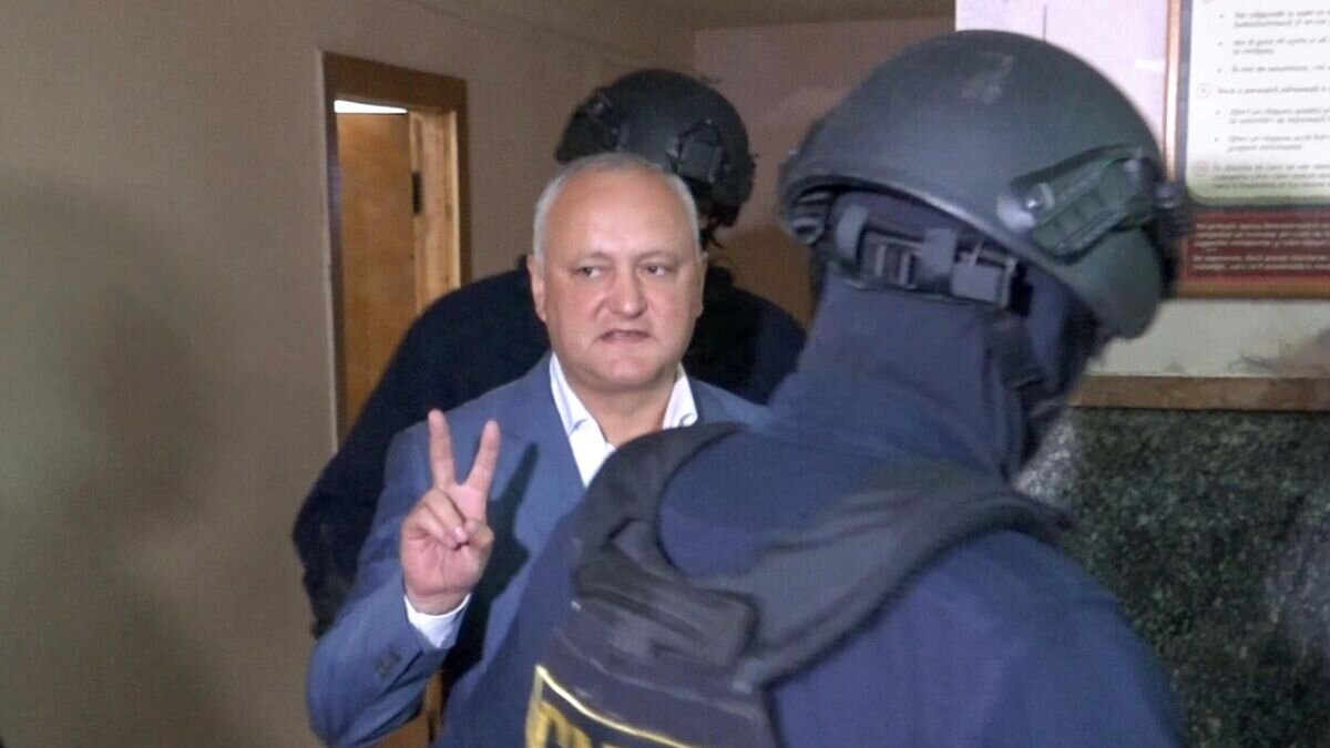   Экс-президент Молдавии Игорь Додон в здании районного суда Кишинева© Sputnik / Дмитрий Терехов