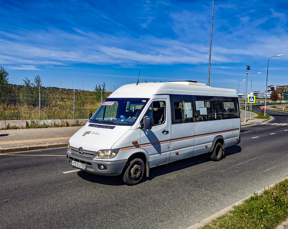 Микроавтобус Луидор-223237 (MB Sprinter Classic) на маршруте № 1286к, едет в сторону Заречья и Гастрофермы. Большой проспект.