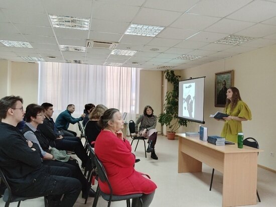     Презентация антологии в областной библиотеке им. Молчанова-Сибирского. Фото: группа ВК "Поэты в городе"