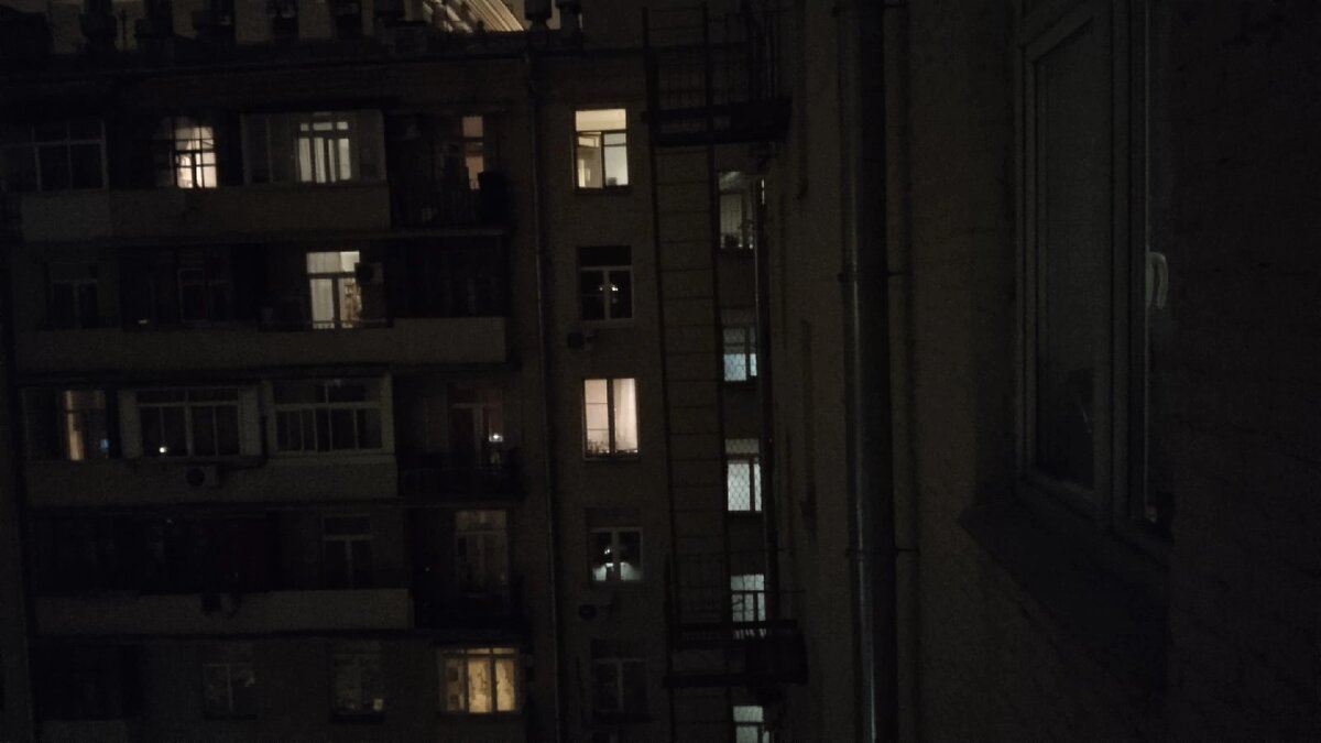 Московских окон негасимый свет..