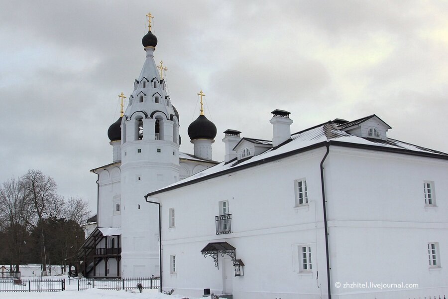 Самый маленький город московской. Спасский монастырь (Верея). Сретенский монастырь Гороховец. Монастырь в Верее Наро-Фоминского района. Город Верея Наро-Фоминский район.