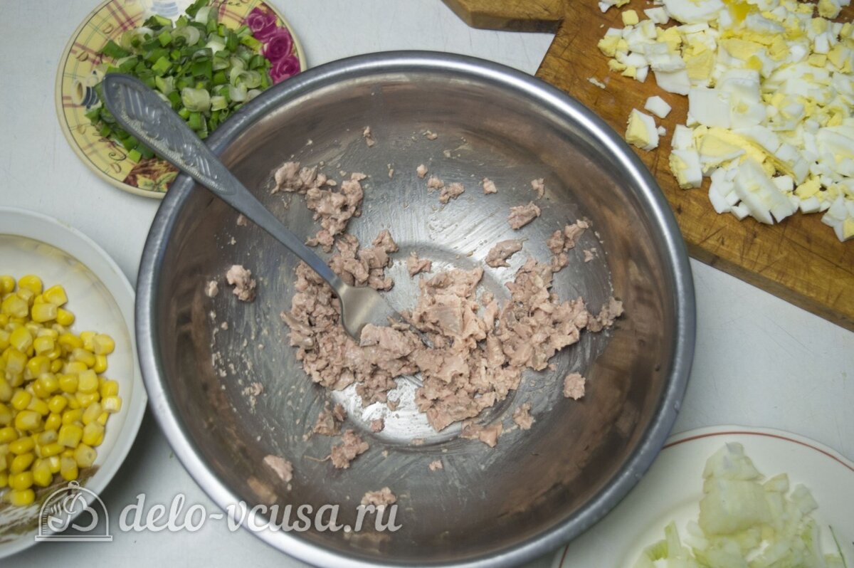 Салат из куриной печени с рисом и кукурузой