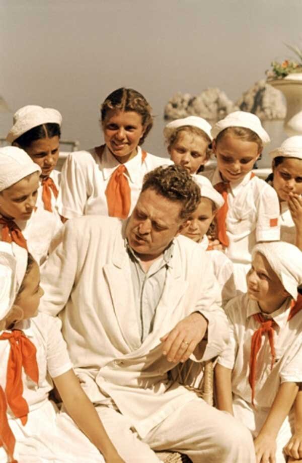 Назым Хикмет в «Артеке». 1952 год. Собрание Музея «Московский Дом фотографии»