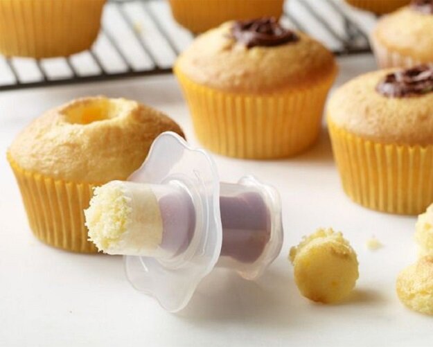 Удалить внутреннюю часть кекса с этим изобретением легко. Выбирай любую начинку по душе…  