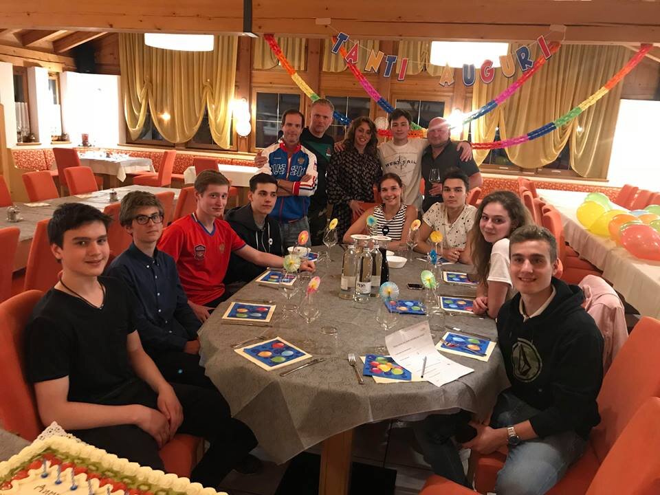 Фото со дня рождения Д.Алиева - vk.com