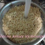 1. Пшено очень хорошо промыть под струей проточной воды.