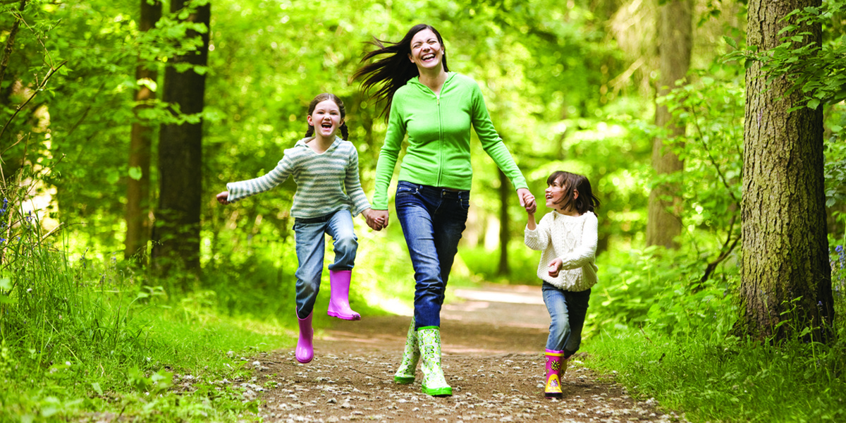 Даже небольшая прогулка на природе очень полезна для здоровья легких