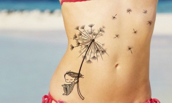 6 популярных звезд, которые свели любовные татуировки