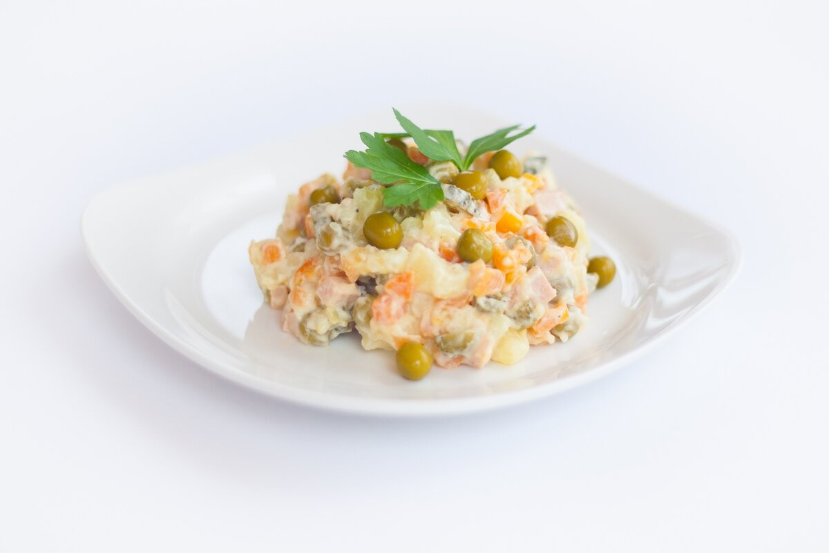 Салат оливье, каким мы привыкли его видеть