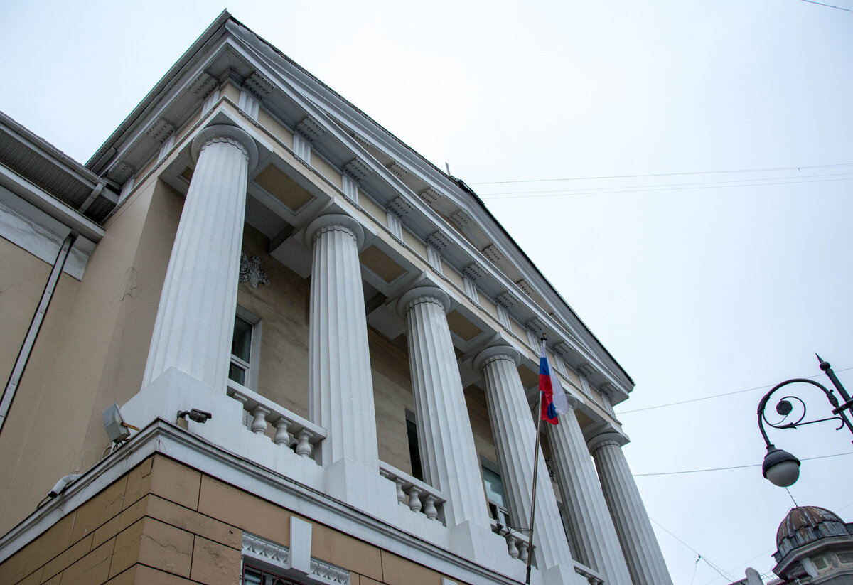 2. Здание суда.