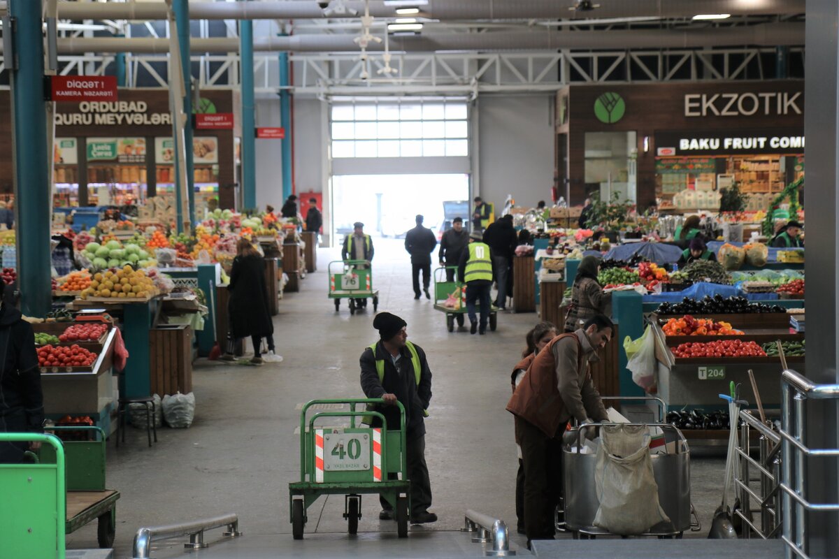 Ближайший рынок рядом. Рынок в Баку продуктовый. Баку базары рынки. Азербайджан зеленый рынок. Рынок яшил в Баку.