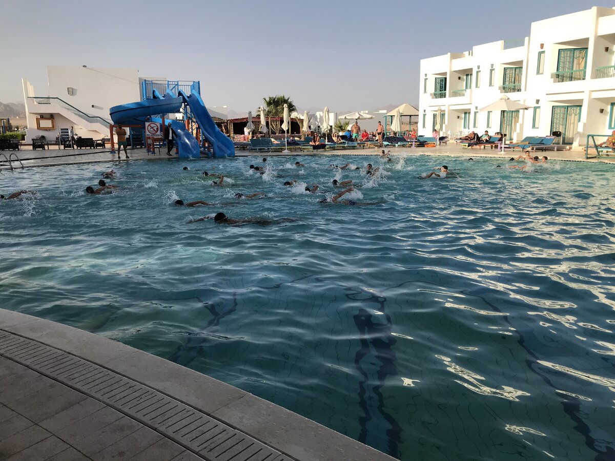 бассейн с горками. Зима 2019 г. Подогревается.