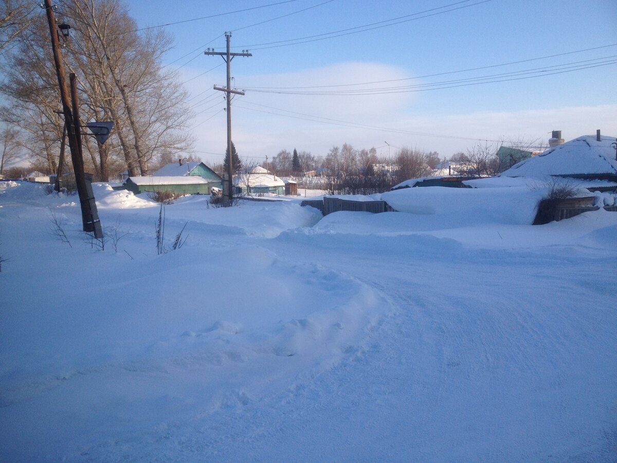 На фото: селение Восточного Казахстана.  Чем отличается от русской деревни?