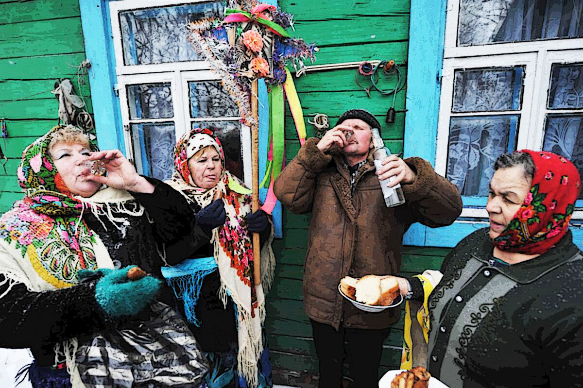 Пьяные в деревне. Пьянка в деревне. Новогодняя пьянка. Новый год алкаши.