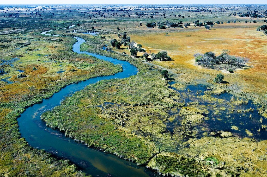 Дельта Окаванго Ботсвана. Дельта реки Окаванго. Дельта Окаванго Африка. Долина реки Окаванго Африка. Самые большие объекты в африке
