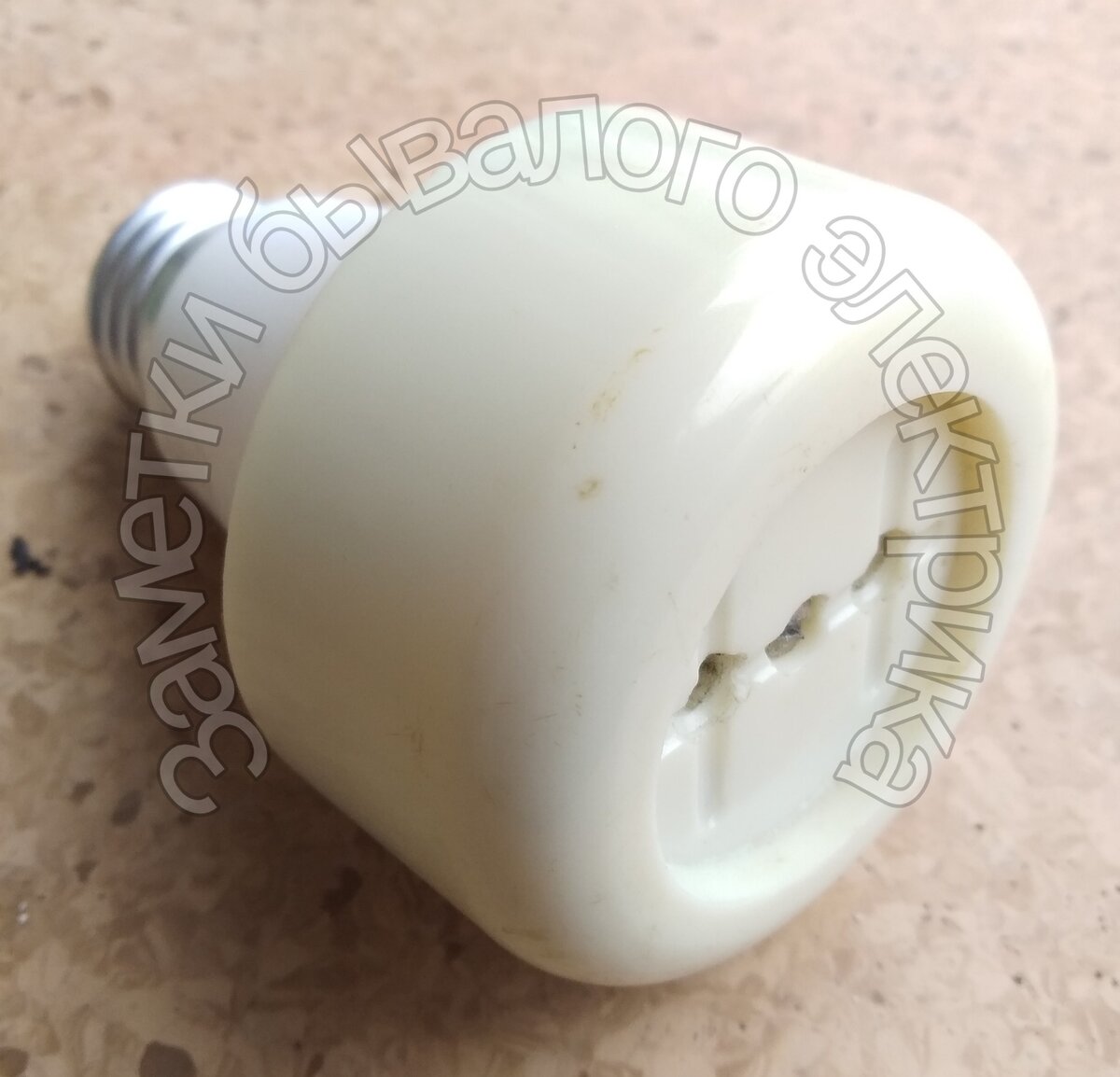 Самодельная розетка из сгоревшей светодиодной лампы