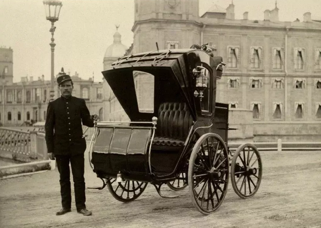 Машина ипполита. Электромобиль Романова 1899 г. Ипполита Владимировича Романова электромобиль. Первый русский электромобиль Ипполита Романова 1899 г. Ипполит Владимирович Романов