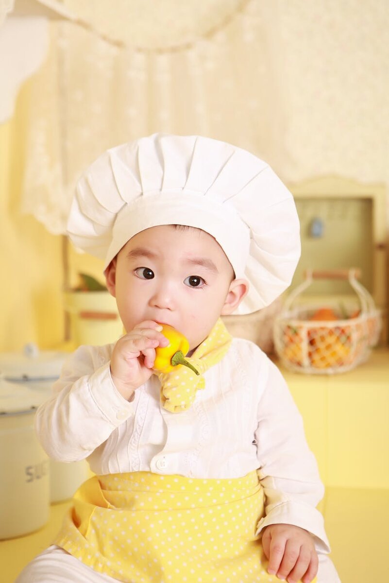 https://www.pexels.com/photo/chef-kitchen-cooking-baby-35666/