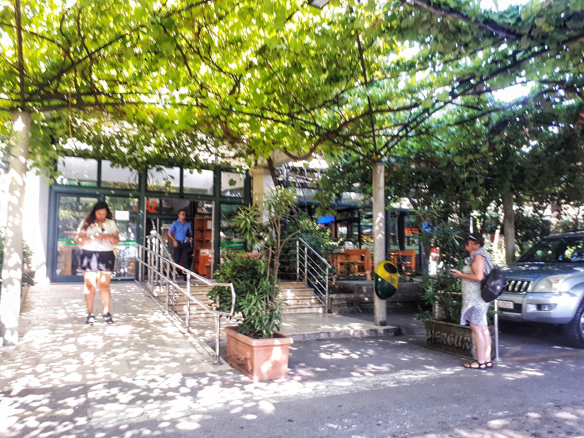 Автостанция в Будве.