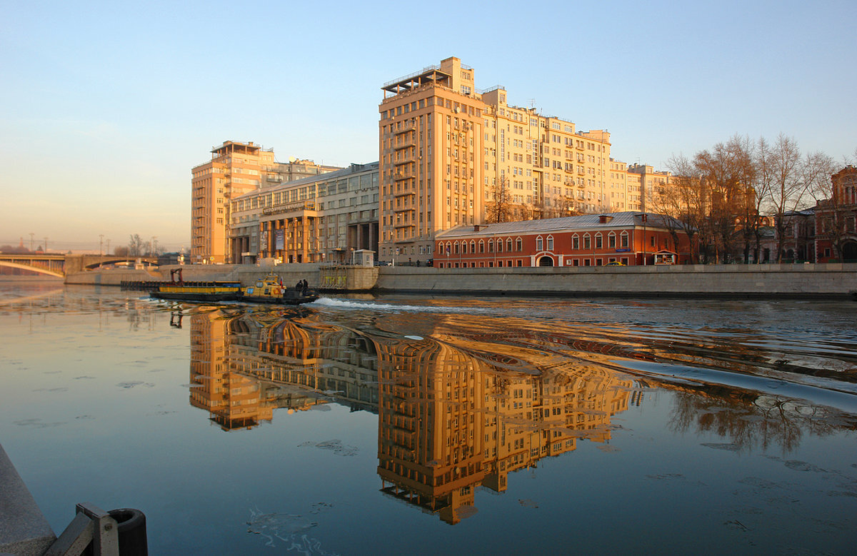 Дома на набережной москва