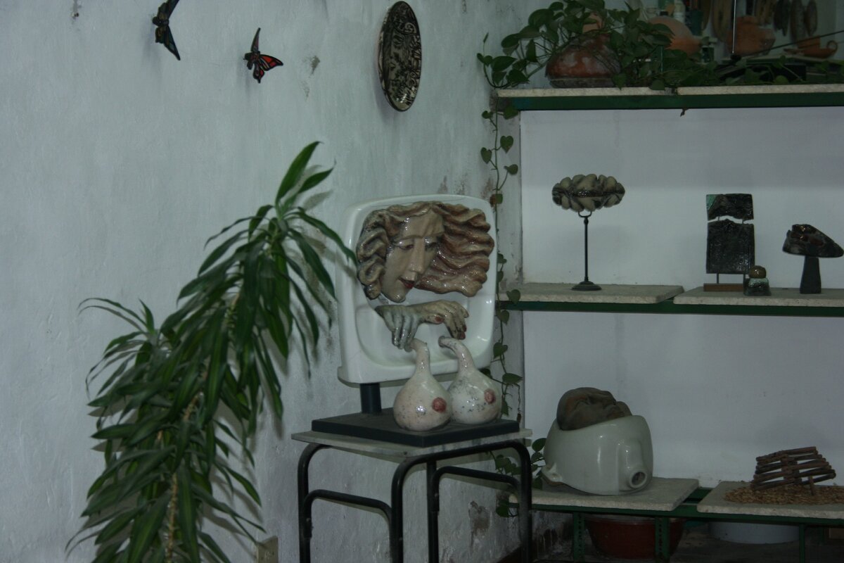 Типичный карибский кич. Это можно купить, но стоит ли?