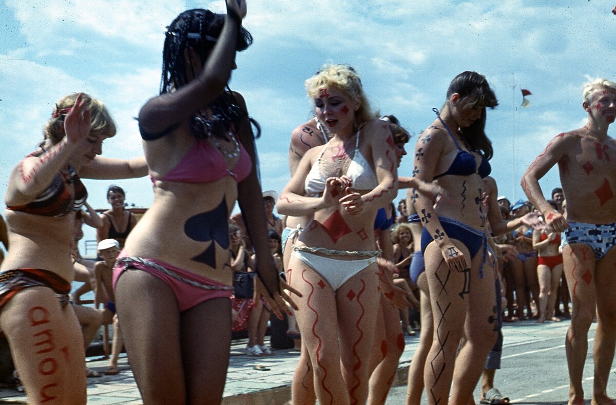 Спортивный студенческий лагерь в Алуште август 1981 год, праздник Нептуна. 