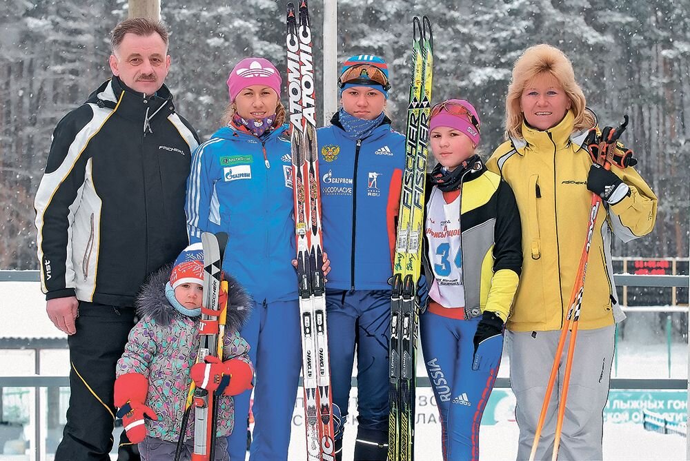 Анфиса Резцова с семьёй.   фото: картинки  яндекса. 