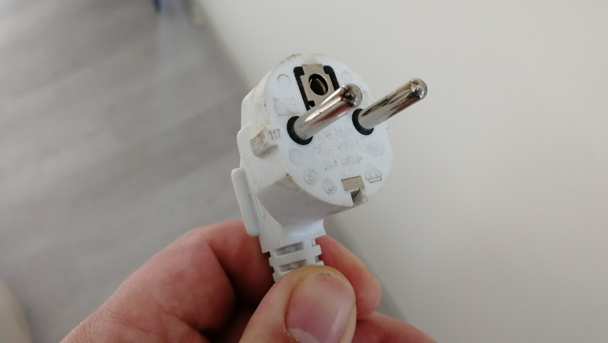 Вилка бытового электроприбора 220В