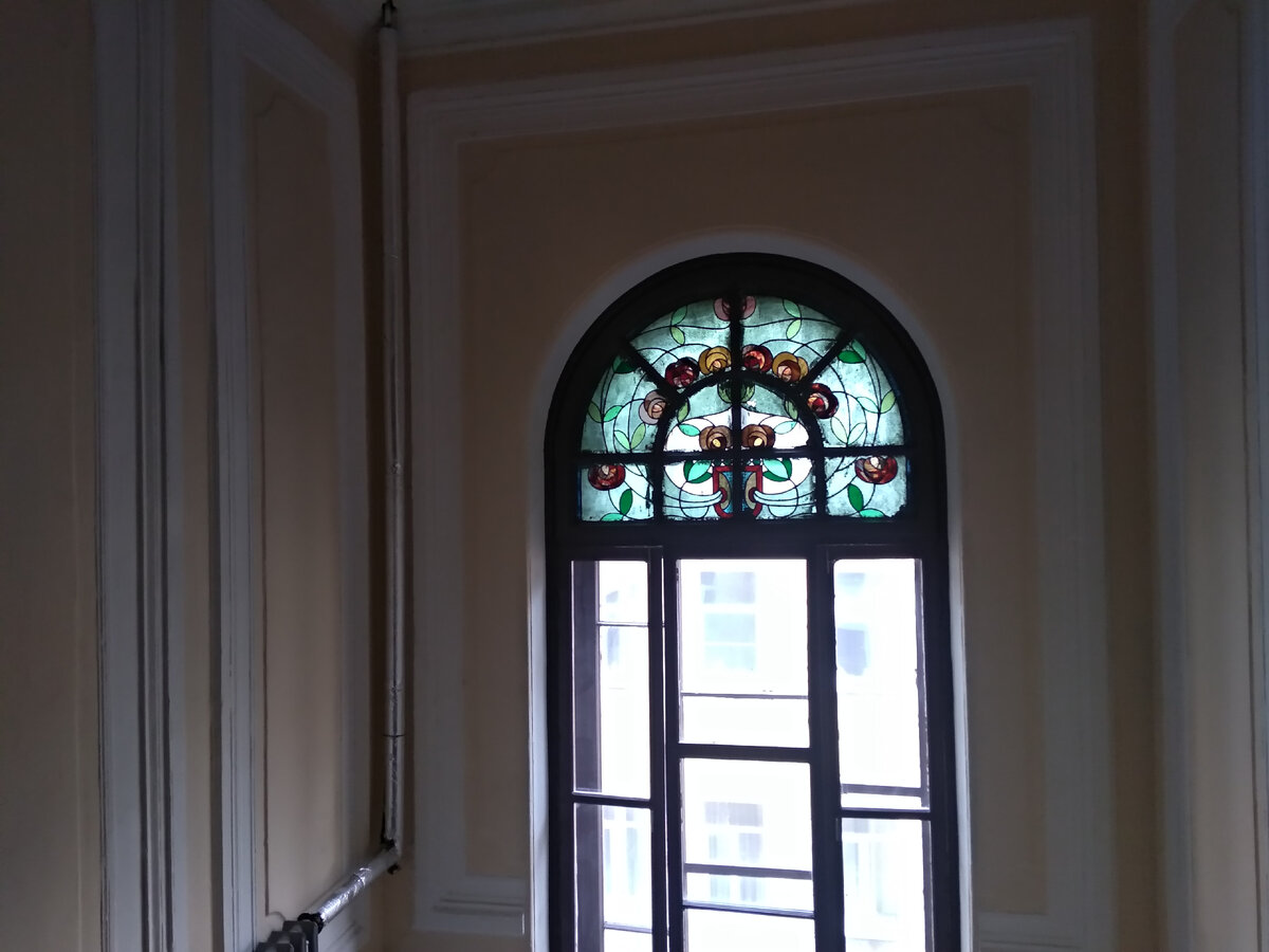 Витраж. Доходный дом М. В. Захарова  