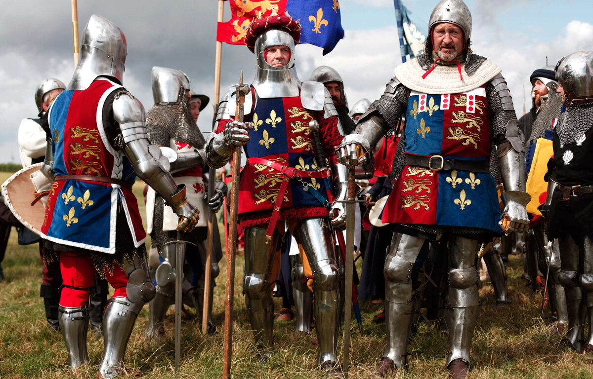 Очевидно тяжелая пехота позднего средневековья. Но речь сегодня вообще не про них