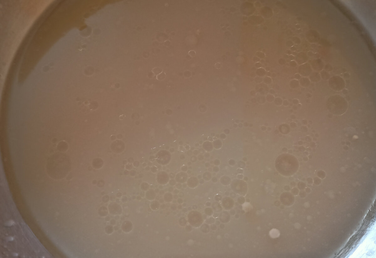 Растворенные дрожжи в воде