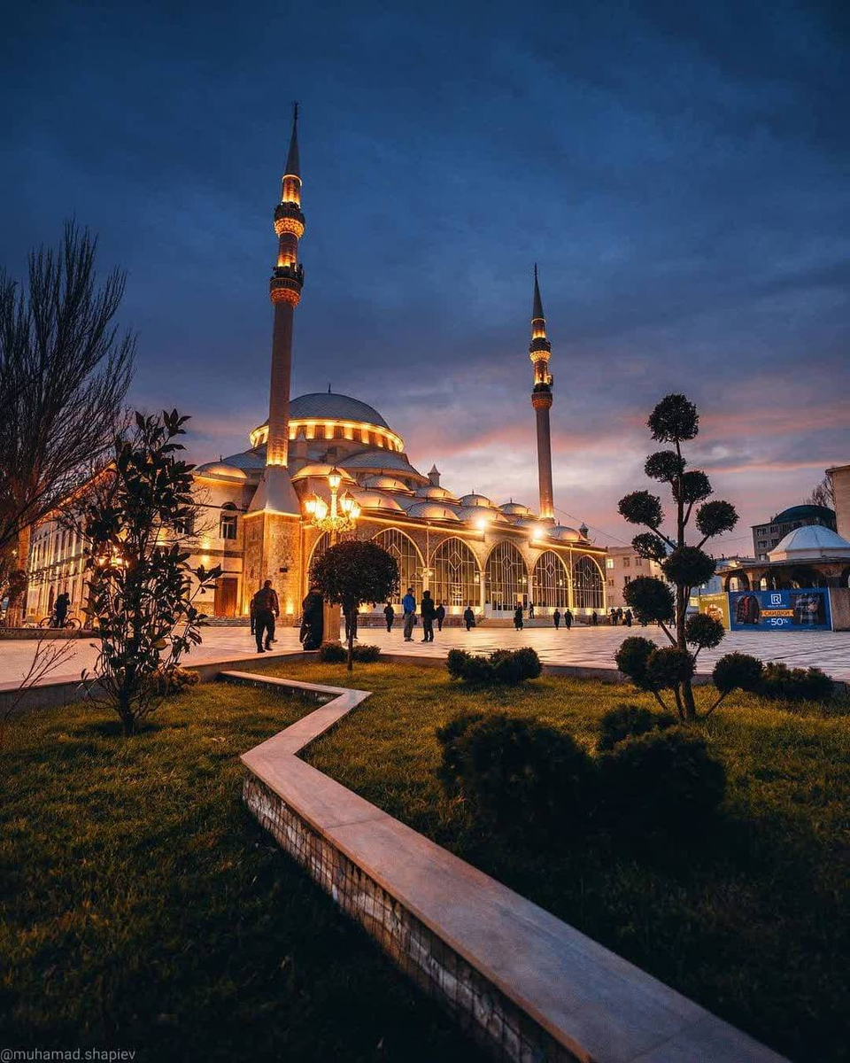 Дагестан столица. Дагестан Махачкала. Столица Дагестана Махачкала. Grand Mosque Махачкала. Джума-мечеть (Тбилиси)