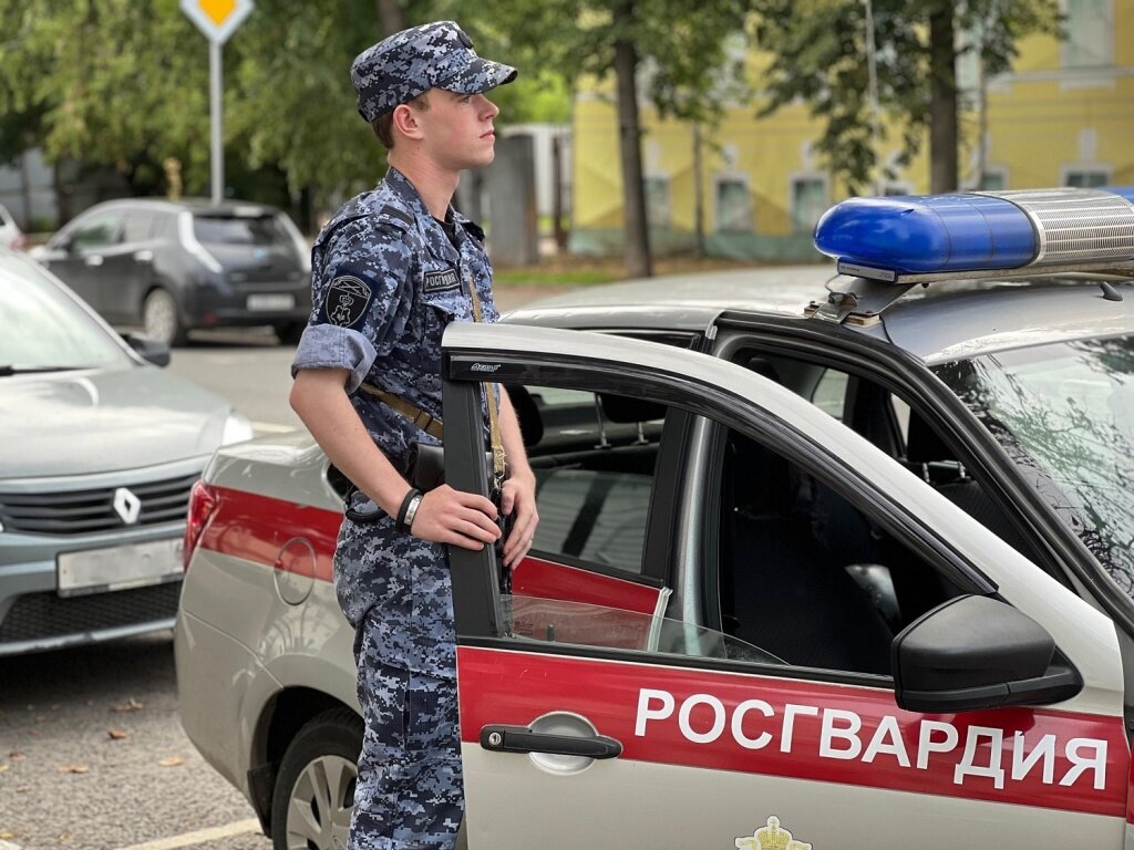 В Твери росгвардейцы задержали судимого горожанина, который пытался обокрасть спортивный магазин
